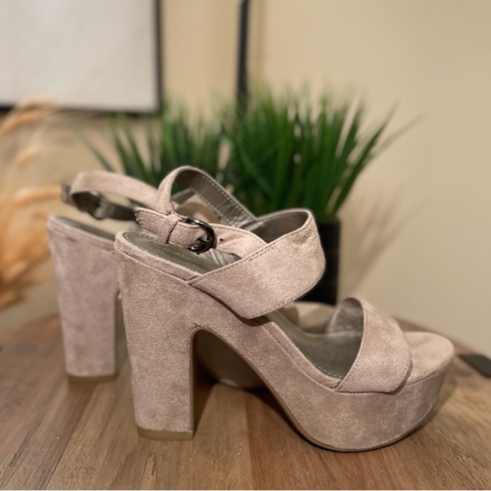 Graceland Super Comfortable Suede 8 Size Ash Color Platform Sandal